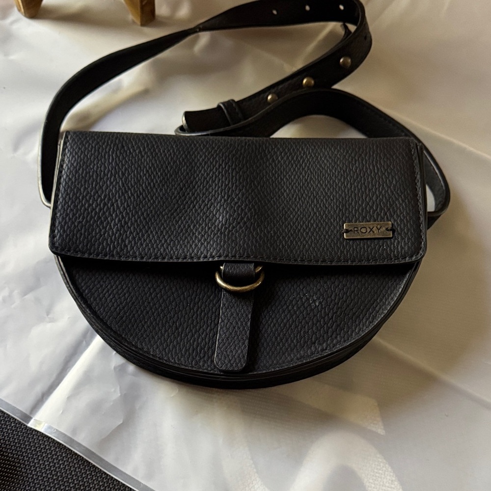 Roxy Textured Black Crossbody Bag